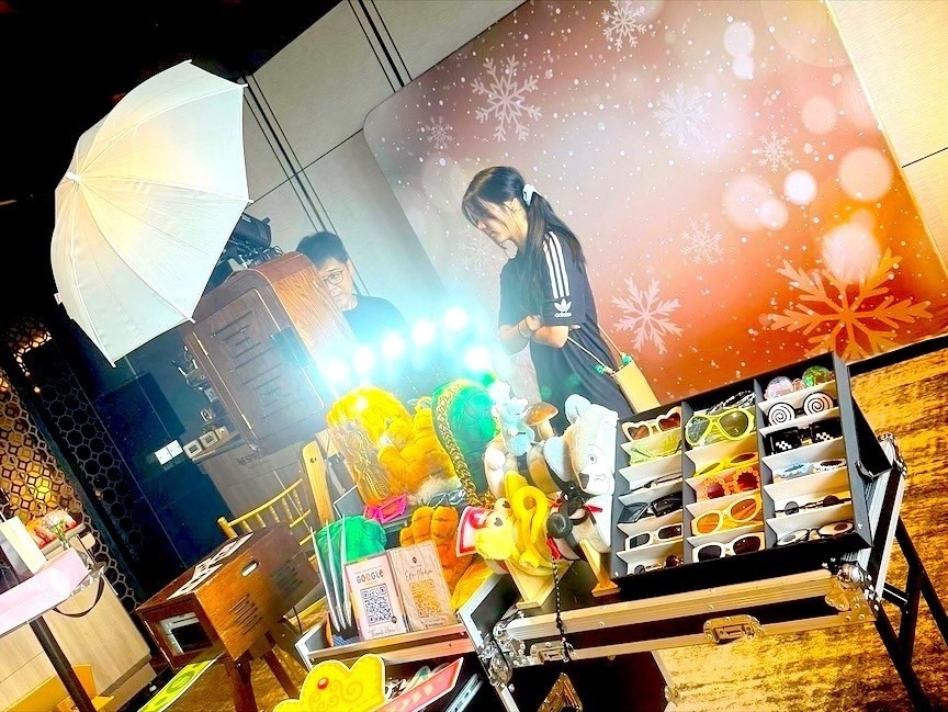 Photobooth Singapore Comparison: Open-Air vs Enclosed vs Roving — Which Fits Your Event?